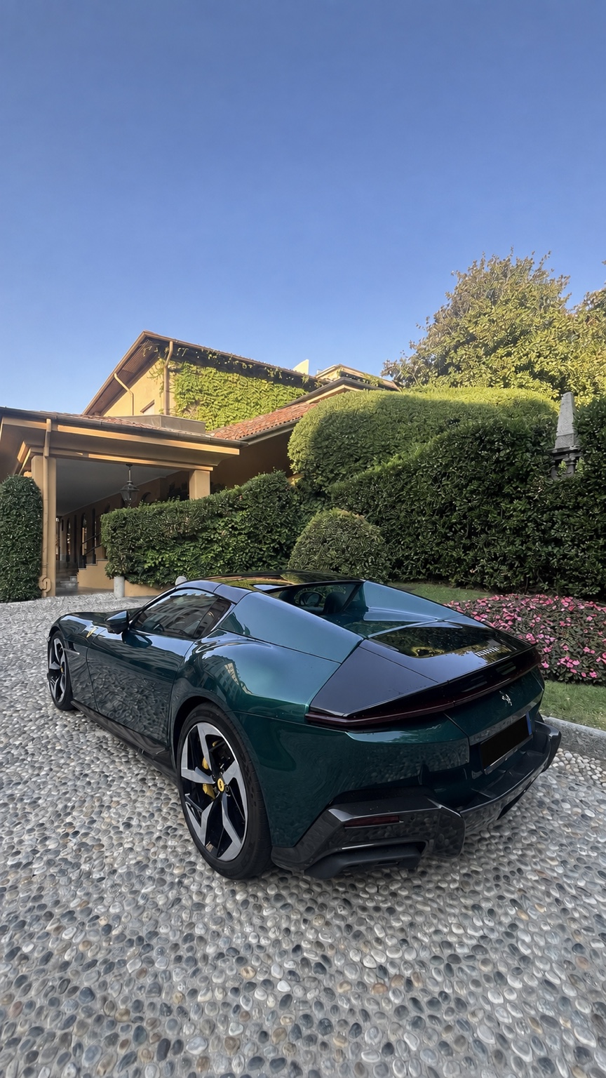 Ferrari 12Cilindri Spider in Verde real photo 3