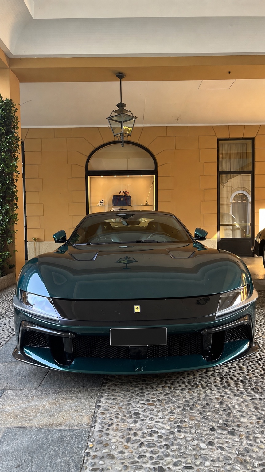 Ferrari 12Cilindri Spider in Verde real photo 4