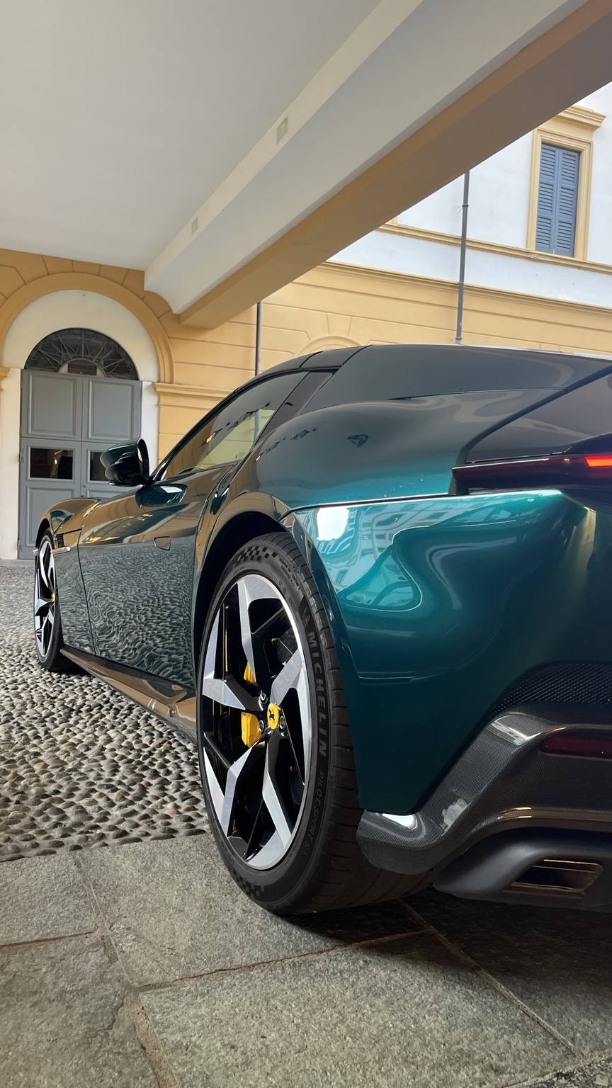 Ferrari 12Cilindri Spider in Verde real photo 7