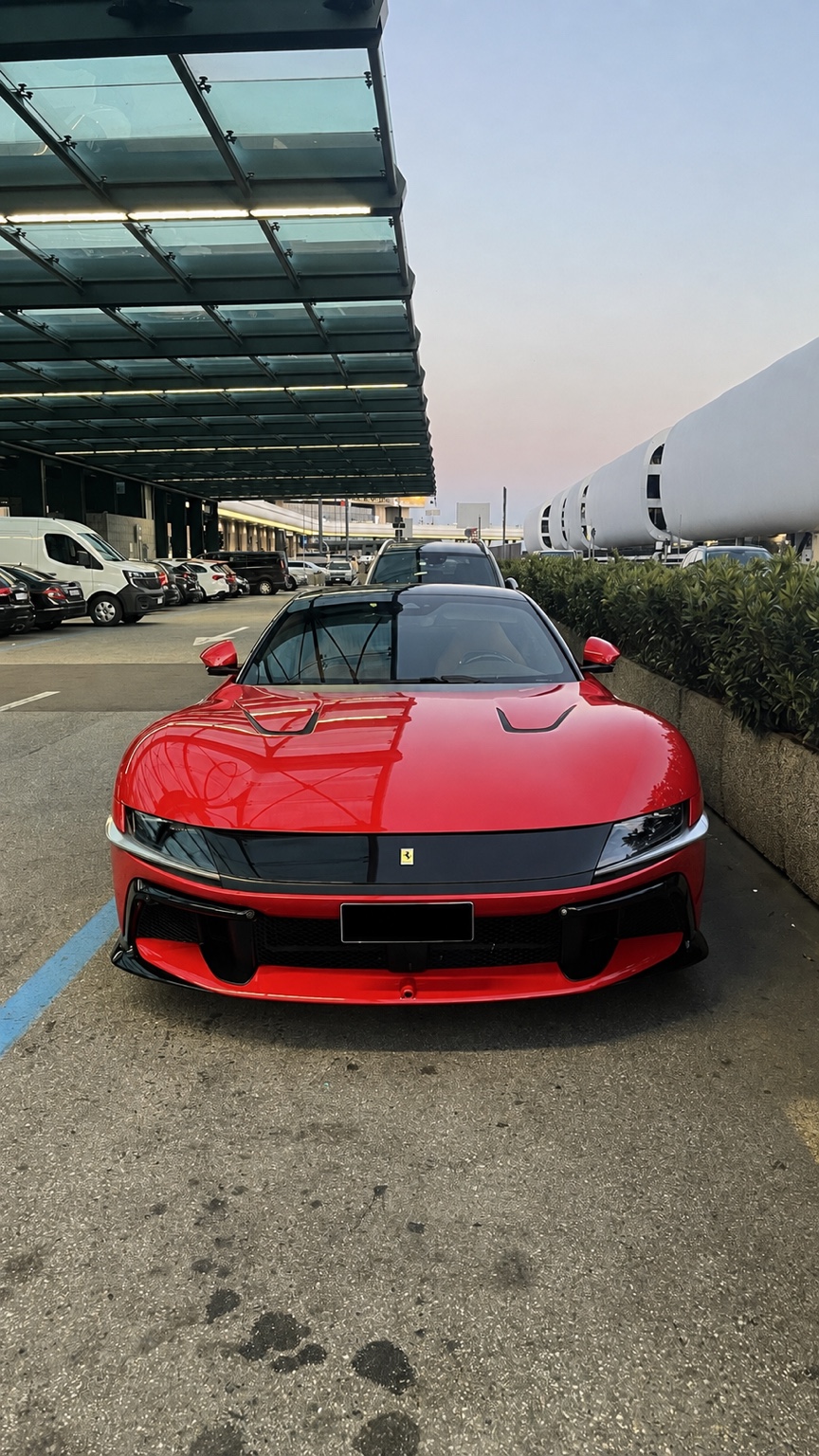 Ferrari 12Cilindri in Rosso real photo 2