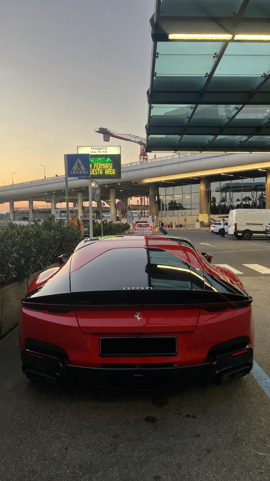 Ferrari 12Cilindri in Rosso real photo 4