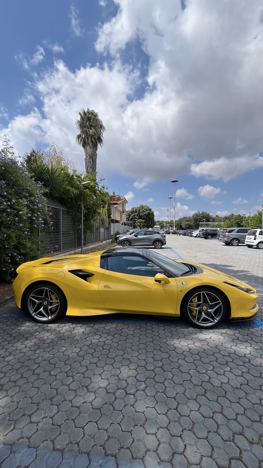Ferrari F8 Spider real photo 3
