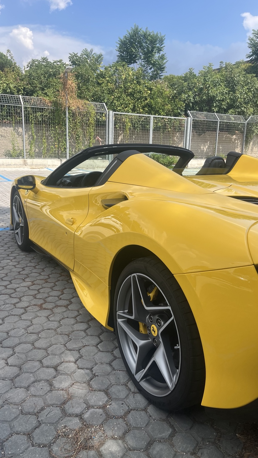 Ferrari F8 Spider real photo 4