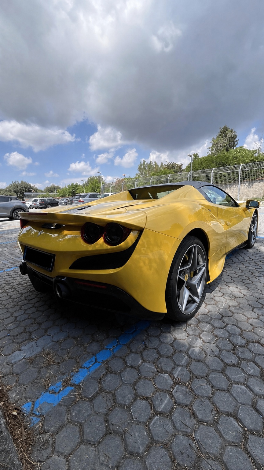Ferrari F8 Spider real photo 5
