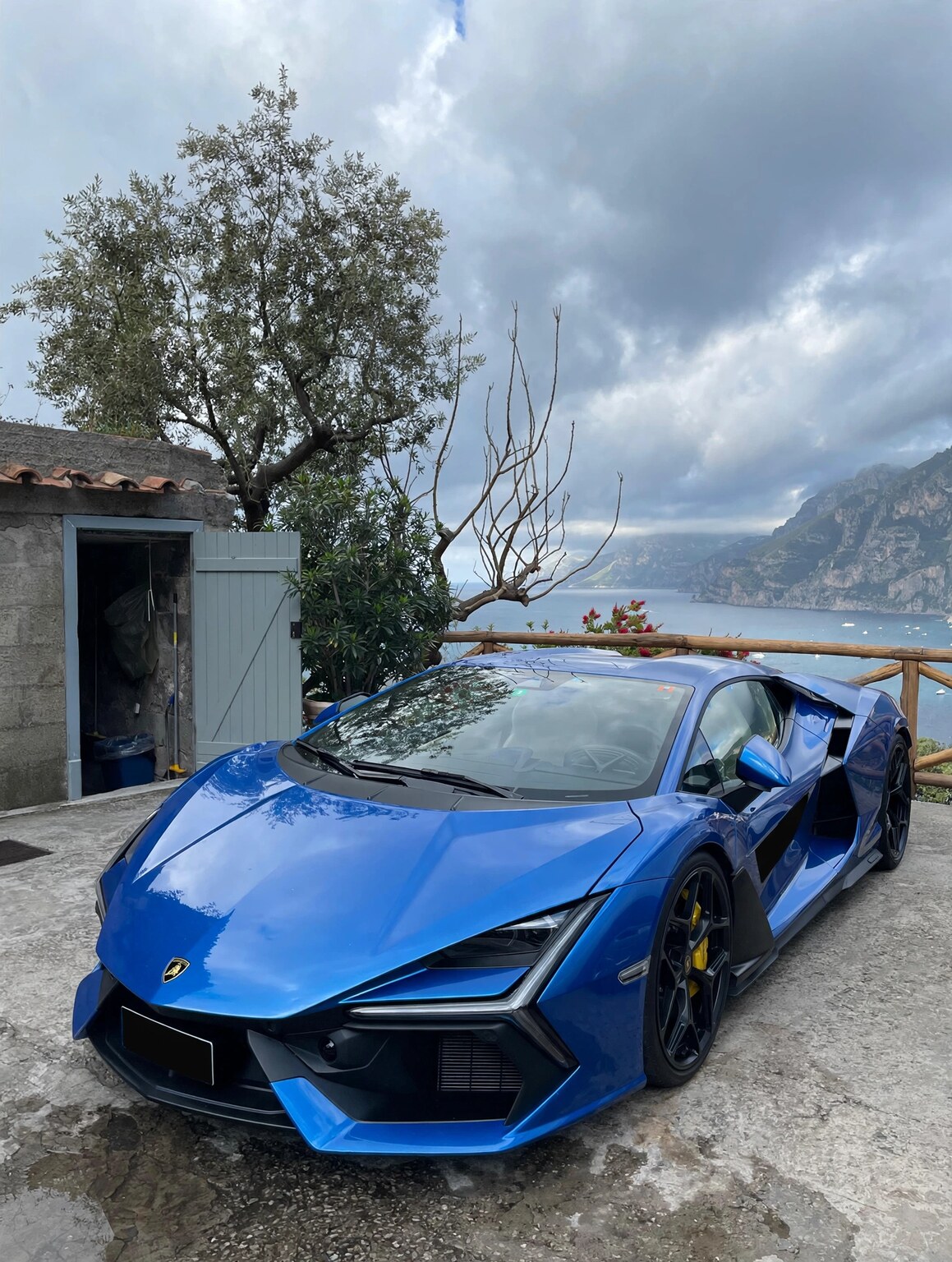 Lamborghini Revuelto in Blu real vehicle