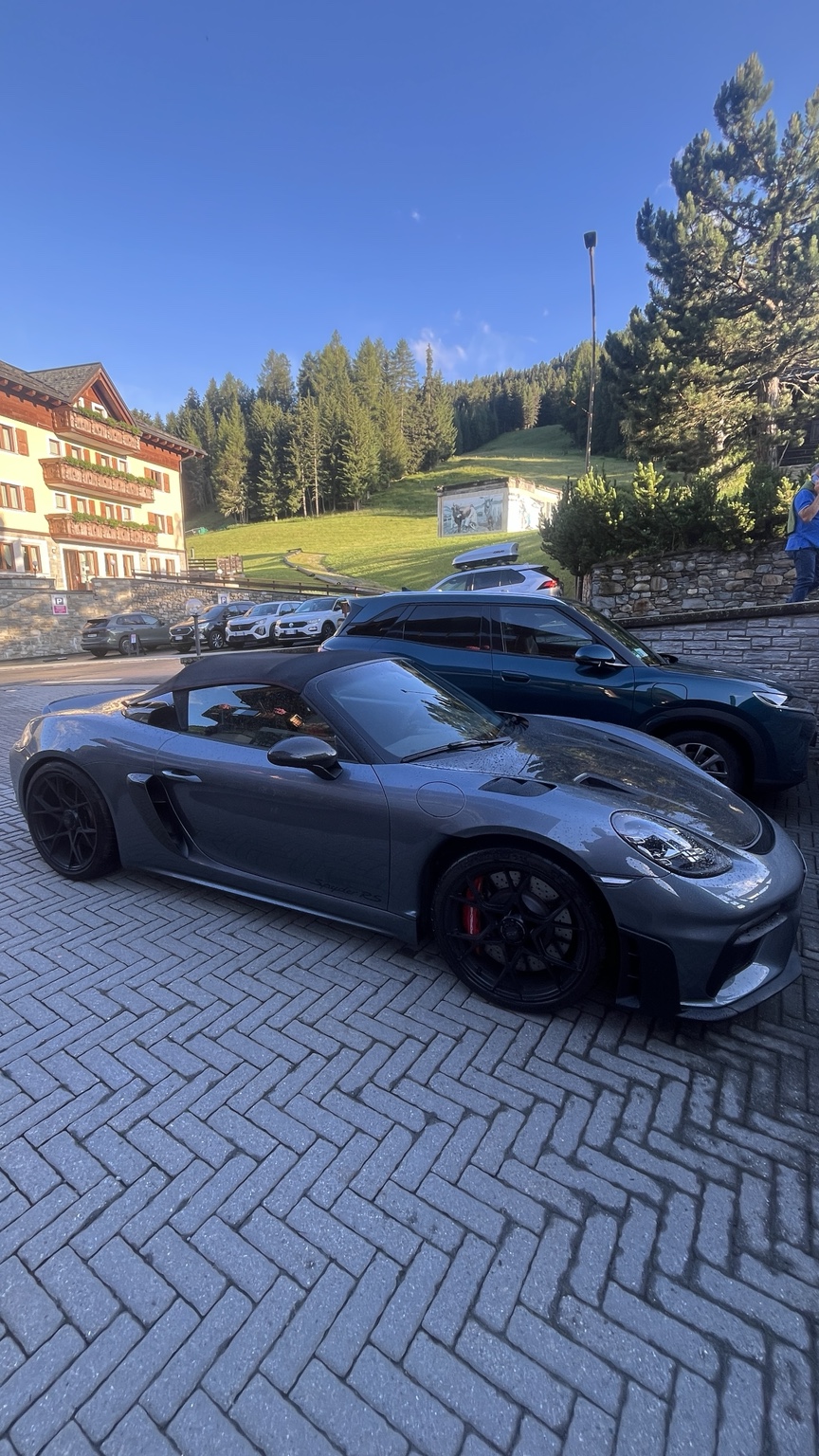 Porsche 718 Spyder RS real photo 3