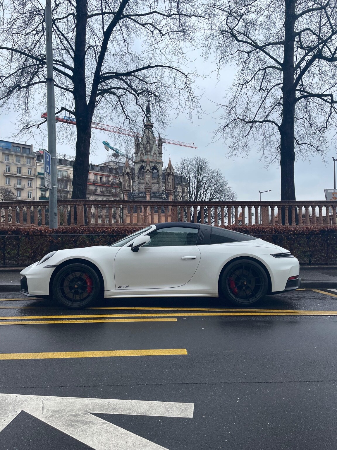Porsche 911 Targa 4 GTS real photo 2