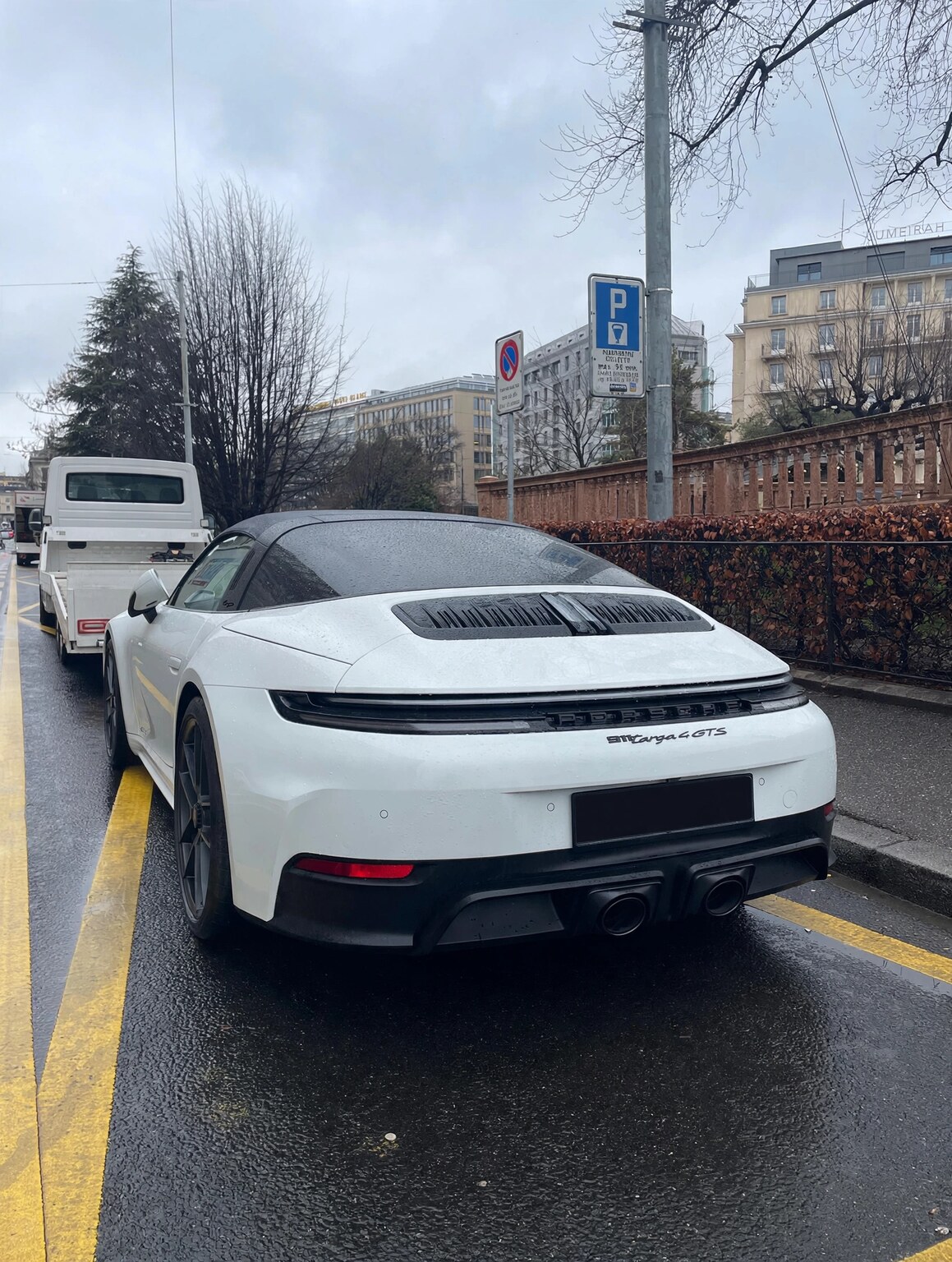 Porsche 911 Targa 4 GTS real photo 3