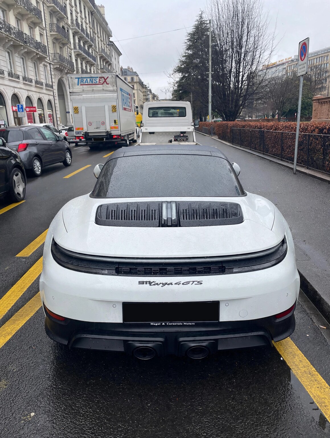 Porsche 911 Targa 4 GTS real photo 4